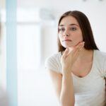 Jak aplikować krem – szpatułką czy palcem?