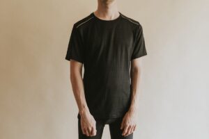 Koszulki reklamowe: zwykłe czy sportowe? Jakie wybrać?