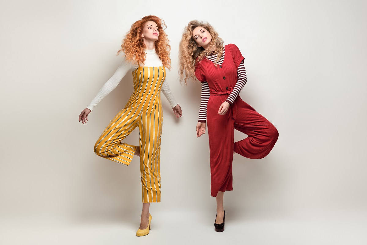 Modne kombinezony damskie na zimę 2022