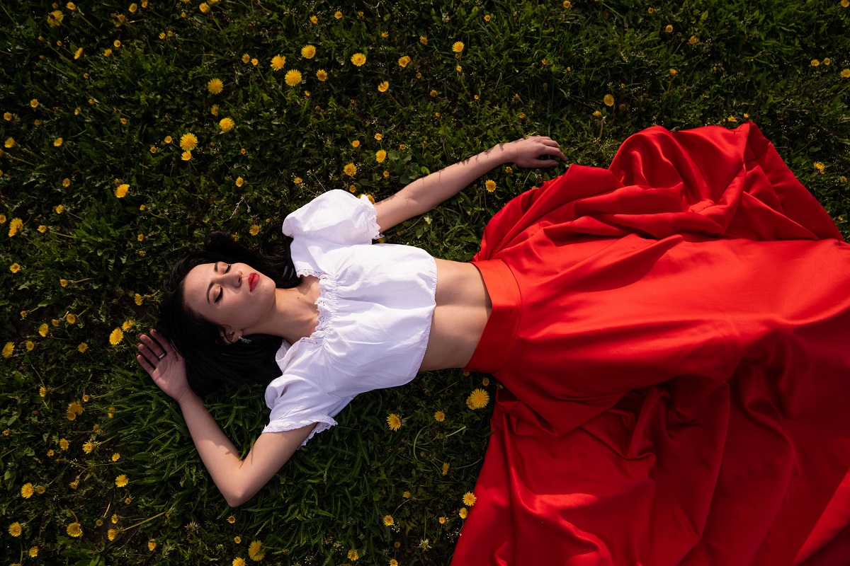 Modne stylizacje na lato. Trendy 2023